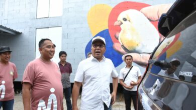 Wali Kota Makassar, Moh Ramdhan Pomanto mendoakan peternakan ayam modern "Mappaseling Farm" milik Farouk M Betta