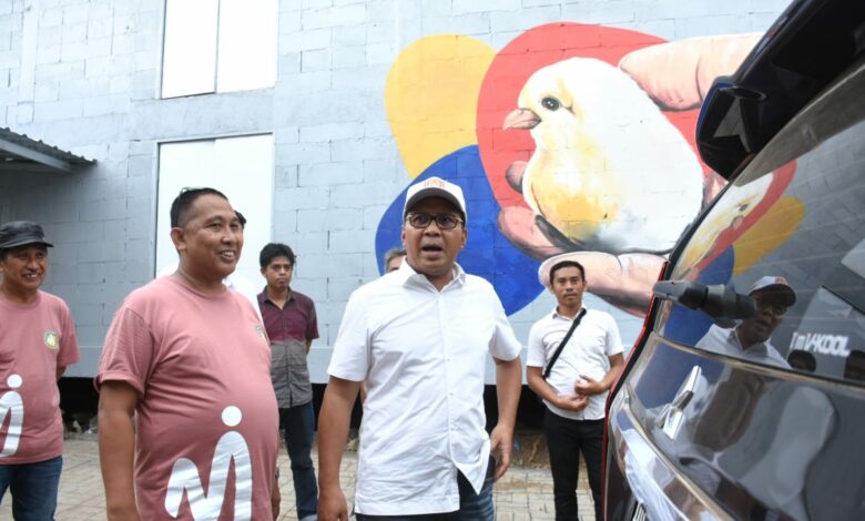 Wali Kota Makassar, Moh Ramdhan Pomanto mendoakan peternakan ayam modern "Mappaseling Farm" milik Farouk M Betta