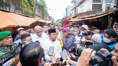 Hari Kedua Ramadan, Gubernur Andi Sudirman Pantau Stok dan Harga Bahan Pokok di Pasar Terong Makassar