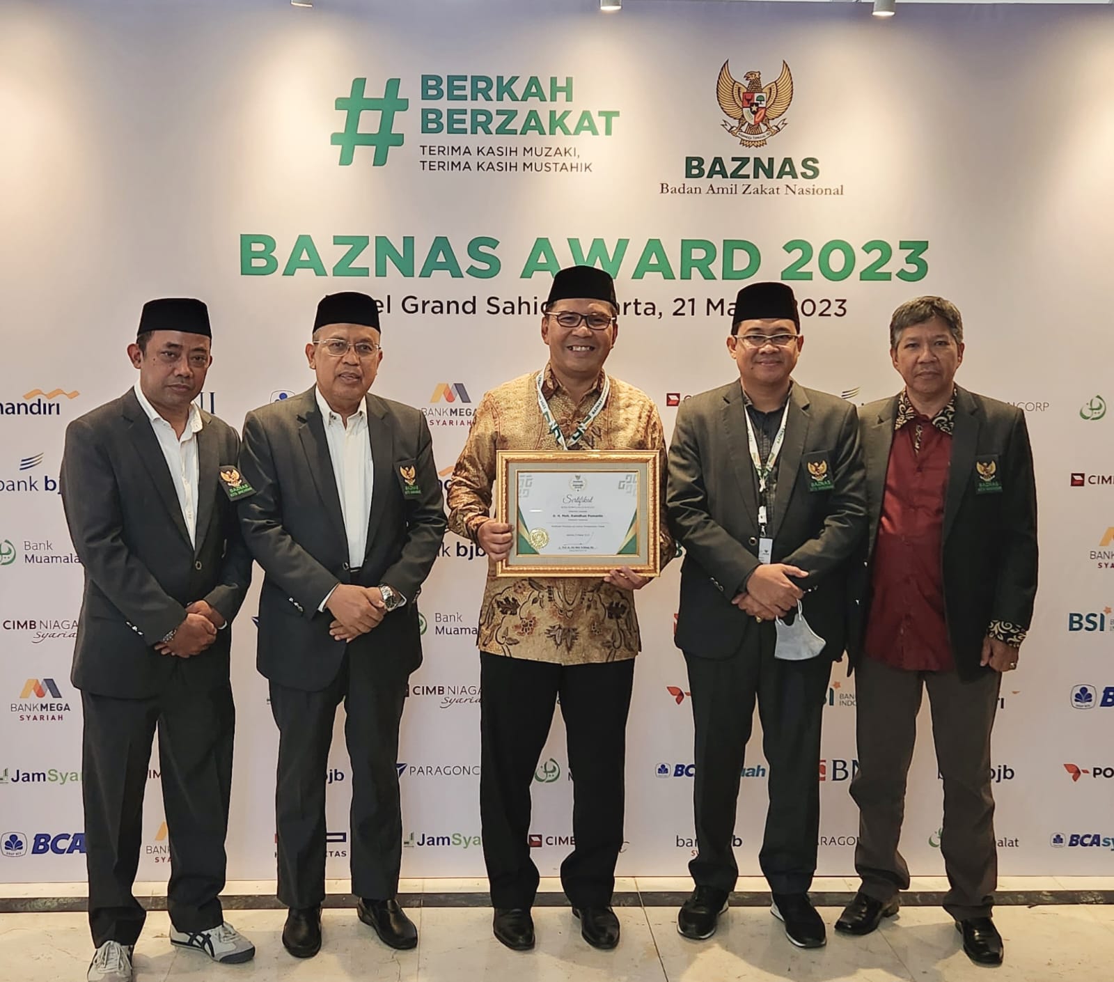 Wali Kota Makassar Moh Ramdhan Pomanto meraih Baznas Award 2023 kategori Wali Kota Pendukung Utama Program Baznas Sejahterakan Umat. Tahun lalu Moh Ramdhan Pomanto juga meraih penghargaan itu.