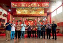 Jelang Cap Go Meh Ketua DPRD Rudianto Lallo Kunjungi Klenteng Xian Ma Makassar