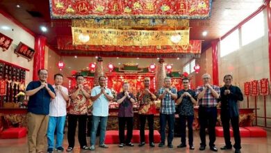 Jelang Cap Go Meh Ketua DPRD Rudianto Lallo Kunjungi Klenteng Xian Ma Makassar