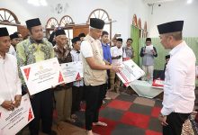 Serahkan PLTS Rooftop ke Pesantren, Ganjar Pranowo: Belajar Transisi Energi Kecil-kecilan