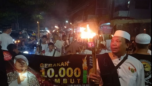 Pawai 10.000 Obor Sambut Bulan Ramadhan di Kota Makassar 