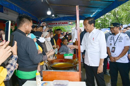 Gubernur Sulsel Dampingi Presiden Jokowi Tinjau Pasar Tramo Salewangang Maros