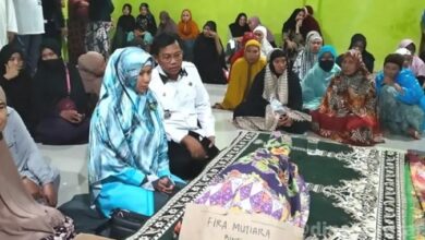 Kadinsos Makassar Melayat ke Rumah Korban Tertimpa Pohon di Sudiang