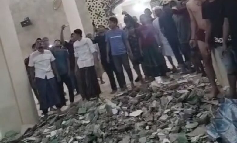 Beri Santunan, Gubernur Andi Sudirman Doakan Korban Akibat Kubah Masjid Roboh Lekas Sembuh