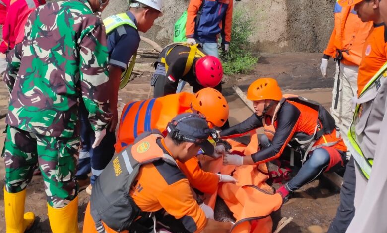 Tiga Pekerja Bendungan Pammukkulu Terseret Arus Sungai, 2 Ditemukan Tim SAR Gabungan 1 Masih Dicari
