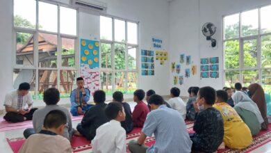 Belajar Berbagi Lewat Buka Puasa Bersama dan Berbagi Takjil Sekolah Alam Bosowa