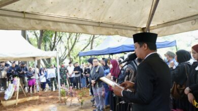 Gubernur Andi Sudirman Jadi Inspektur Upacara Pemakaman Rapsel Ali di TMP Panaikang