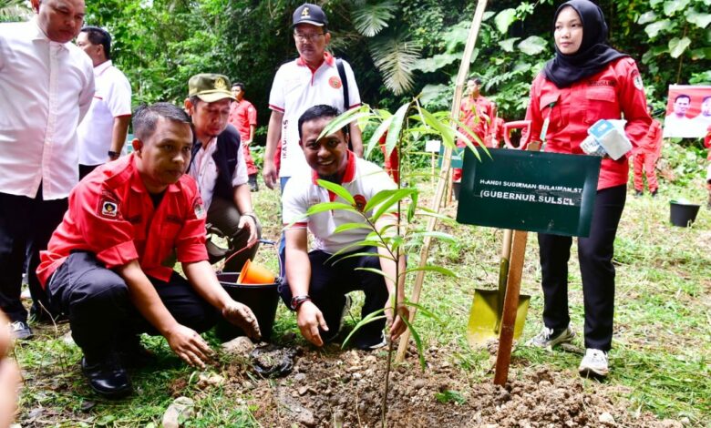 Gubernur Andi Sudirman Lepas 19 Spesies Kupu-kupu di Tenas Alumni Unhas di Bantimurung