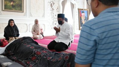 Gubernur Andi Sudirman Melayat dan Sampaikan Belasungkawa Berpulangnya Rapsel Ali