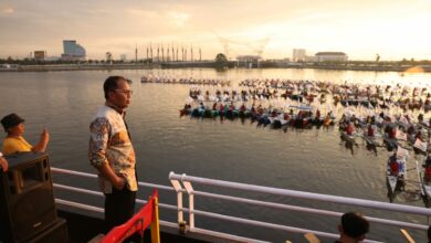 Wali Kota Danny Pomanto Pimpin Gladi Pertunjukan Tari Pakarena di Atas 200 Kapal Nelayan