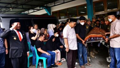 Lepas Jenazah Syukur Bijak, Gubernur Andi Sudirman Banyak Perjuangan Beliau untuk Pembangunan di Luwu