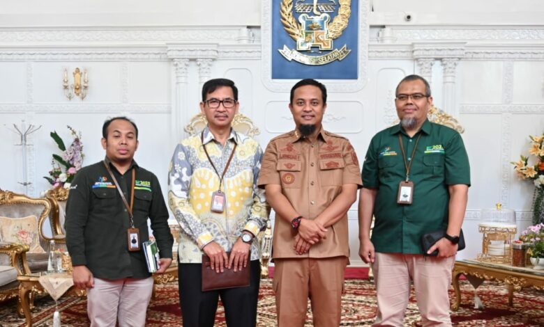 Pamit Pindah Tugas, Kepala BPS Sulsel lapokan Long Form Sensus Penduduk 2020 Sulsel ke Gubernur