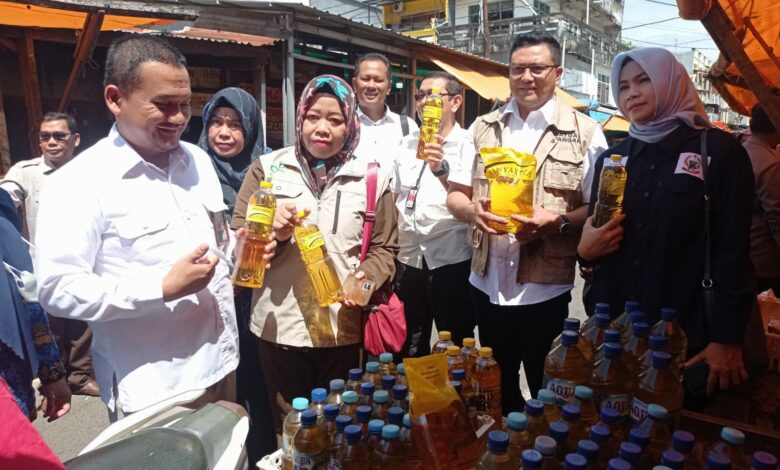 Satgas Pangan Mabes Polri Sidak di Pasar Terong Makassar, Temukan Harga Minyak Goreng Tidak Wajar