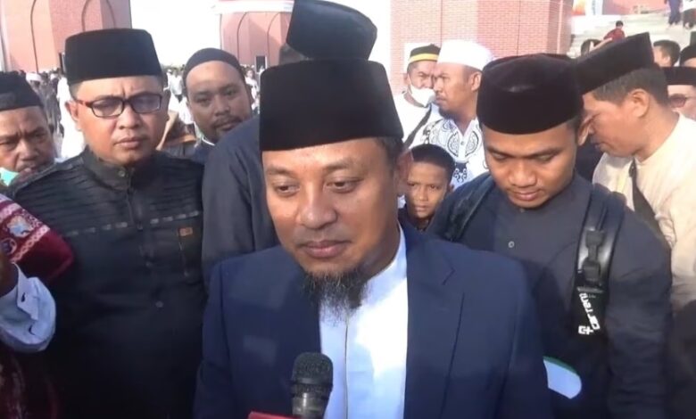 Gubernur Andi Sudirman Salat Ied di Masjid 99 Kubah, Harap Warga Tetap Tertib Saat Balik