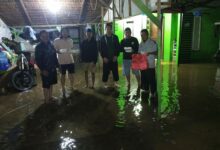 Respon Cepat PT CLM Salurkan Bantuan Makan Siap Saji Kepada warga Terdampak Banjir di Desa Ussu Kecamatan Malili, Luwu Timur