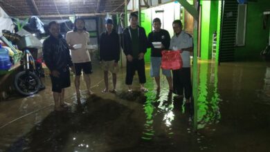 Respon Cepat PT CLM Salurkan Bantuan Makan Siap Saji Kepada warga Terdampak Banjir di Desa Ussu Kecamatan Malili, Luwu Timur