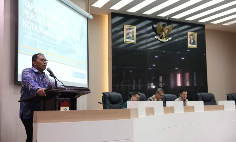 Danny Pomanto saat membuka Rapat Koordinasi (Rakor) Forum Konsultasi Publik (FKP) Hasil Pendataan Awal Regsosek 2022, di Ruang Sipakatau Kantor Balai Kota, Selasa (18/04/2023).