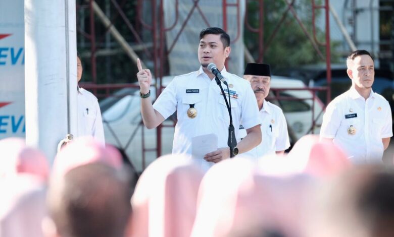 Bupati Gowa, Adnan Purichta Ichsan saat memimpin Apel Besar Pemkab Gowa mengatakan bonus tersebut diberikan kepada mereka-mereka yang mampu memaksimalkan ibadah selama bulan suci Ramadan, salah satunya mampu mengkhatamkan tiga kali Al Qur'an.