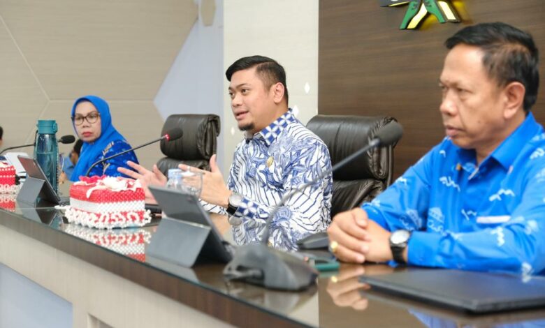 Bupati Gowa, Adnan Purichta Ichsan menghimbau kepada seluruh SKPD untuk melakukan perbaikan data sektoral agar pendapatan perkapita mampu ditingkatkan.