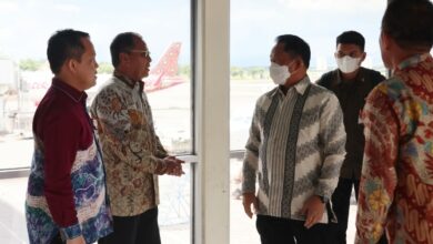 Wali Kota Makassar Moh Ramdhan Pomanto mengajak Menteri Dalam Negeri (Mendagri) Jenderal Pol (Purn) Tito Karnavian menikmati kuliner di Makassar dengan ikon barunya yakni Makassar Kota Makan Enak.