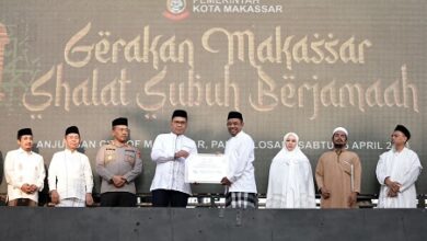 Danny Pomanto dan Sekda Makassar Bayar Zakat Lewat Baznas