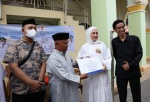 Safari Ramadan, Fatmawati Rusdi Serahkan Dana Hibah Pemkot Makassar Untuk Masjid Khaerullah Tamalanrea