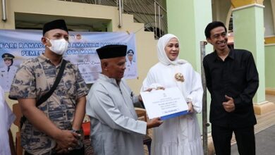 Safari Ramadan, Fatmawati Rusdi Serahkan Dana Hibah Pemkot Makassar Untuk Masjid Khaerullah Tamalanrea