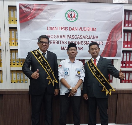 Wali Kota Bontang bersama Ajudannya Raih Gelar Magister Ilmu Admnistrasi Negara di UIT Makassar