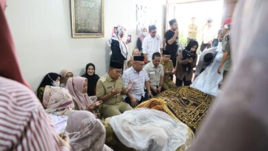 Adik Kandung Bupati Jeneponto Meninggal Dunia, Danny Pomanto Melayat ke Rumah Duka