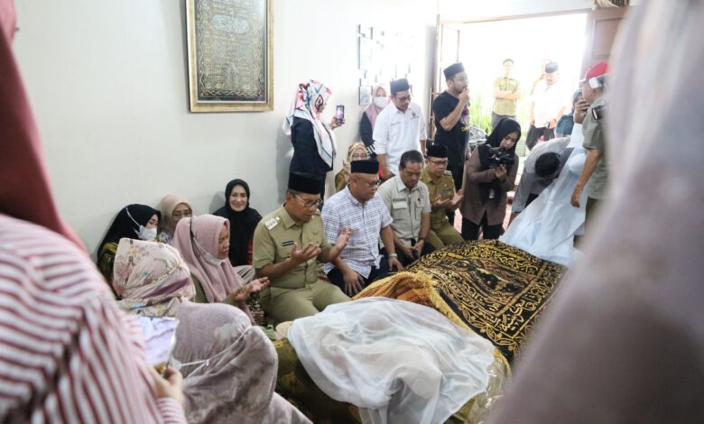 Adik Kandung Bupati Jeneponto Meninggal Dunia, Danny Pomanto Melayat ke Rumah Duka