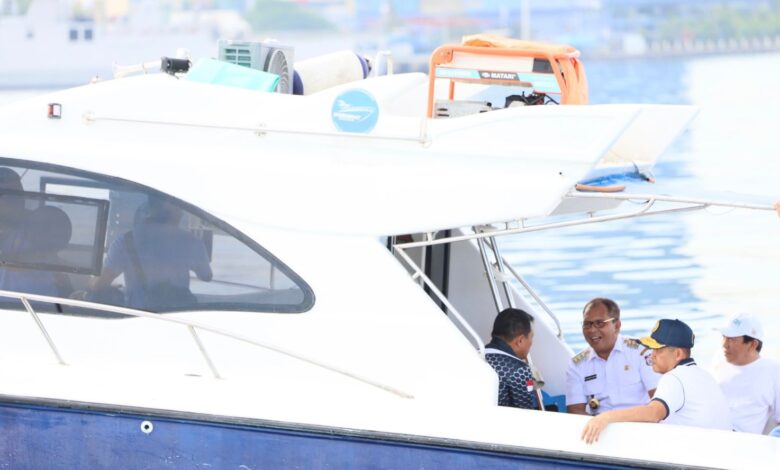 Bersih-Bersih Pantai Jelang MNEK, Danny Pomanto Naik Speedboat Sisir Laut Losari