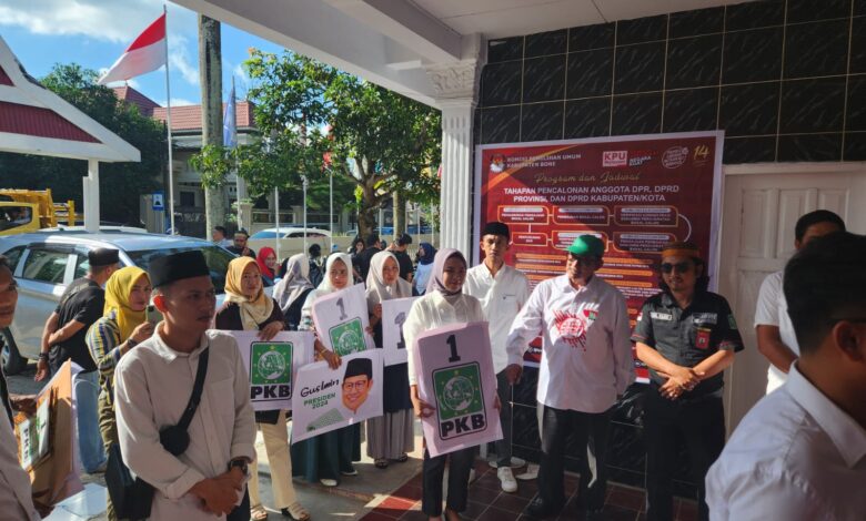 Dampingi Para Bacaleg Partai PKB Daftar Di KPU Amure Optimis Raih Kursi Pimpinan DPRD