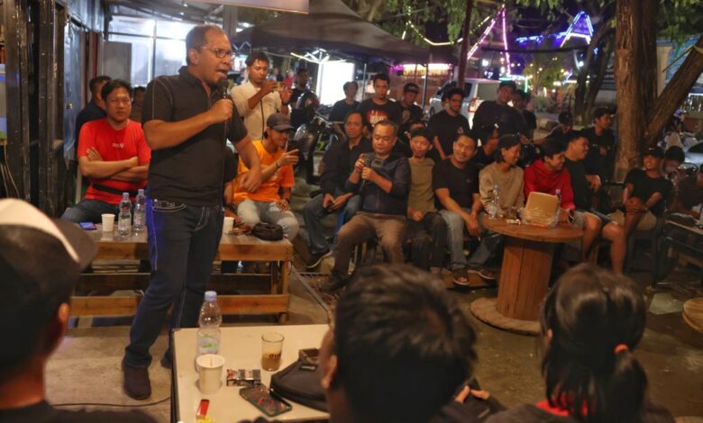 Danny Pomanto Ngopi dan Diskusi Bareng Pemuda Wajo