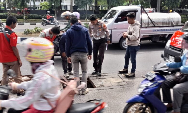 Jalan Dilubangi Korban Kecelakaan Lalu Lintas Berjatuhan, Warga Sesalkan Respons Pemerintah Lamban