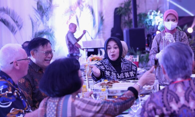 Wawali Makassar Makan Malam Bersama Peserta InaSFO, Perkenalkan Makassar Kota Makan Enak