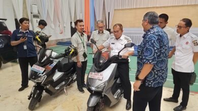 Kalla Kars Silaturahmi Sekaligus Bawa Motor Listrik di Kediaman Wali Kota Makassar