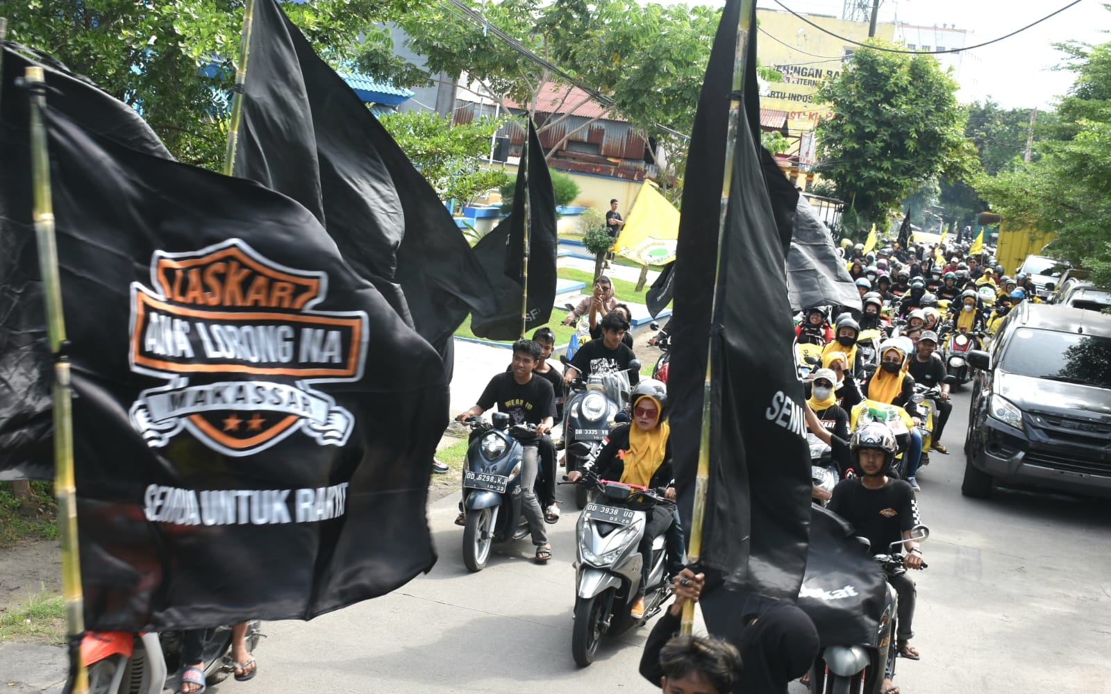 Dikawal Laskar Anak Lorongna Makassar, Ketua Golkar Makassar Daftarkan Bacaleg ke KPU
