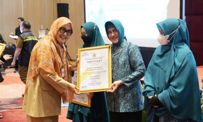 Indira Yusuf Ismail Sabet Penghargaan dari TP PKK Provinsi Sulsel