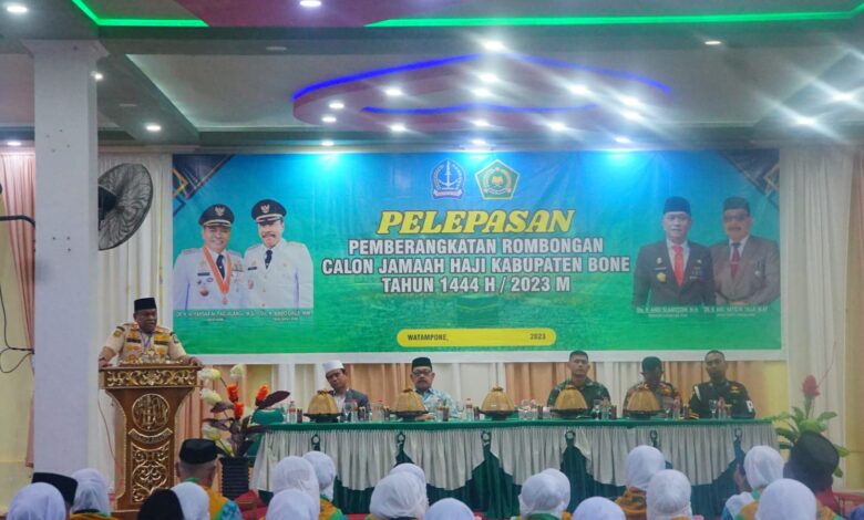 Lepas Calon Jamaah Haji Kloter 1 Bone Andi Fahsar Minta Perbanyak Ibadah