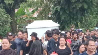 Isak Tangis Menyelimuti Pemakaman Asri Obed Korban Kekejaman KKB Papua