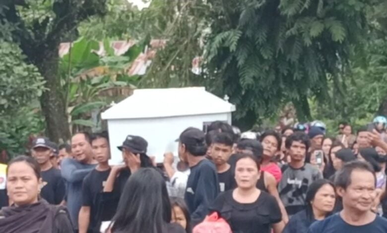 Isak Tangis Menyelimuti Pemakaman Asri Obed Korban Kekejaman KKB Papua