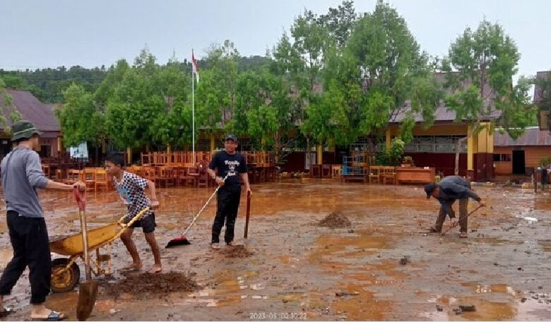 Banjir Rendam Pemukiman Warga dan Sekolah di Luwu Timur, Siswa SDN 236 Laoli Diliburkan