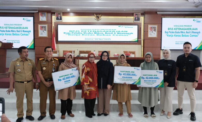Sekda Gowa Motivasi 350 Pelaku UMKM Hingga Serahkan Santunan Jaminan Kematian BPJS Ketenagakerjaan