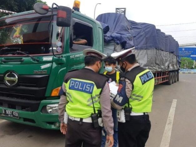 Satlantas Polres Bone, IPTU A.M Amir menggelar penertiban terhadap kendaraan ODOL, Selasa, 09 Mei 2023.