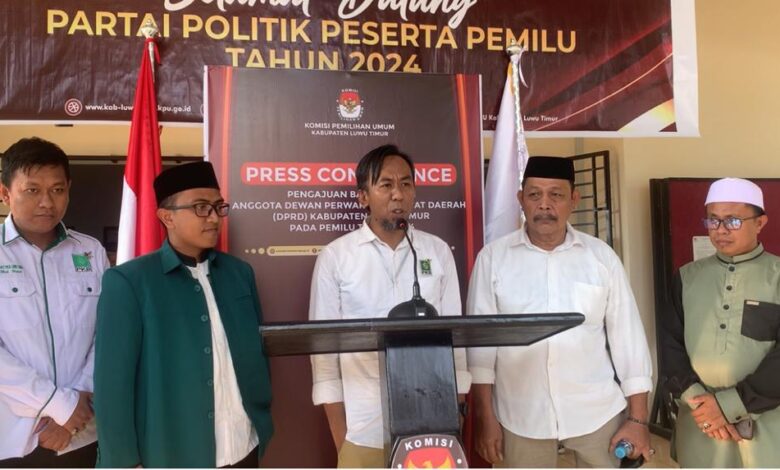Ketua PKB Luwu Timur Sunawar Arisal resmi mendaftarkan Bakal Calon Legislatif (Bacaleg) di Kantor KPU, Sabtu 13 Mei 2023.