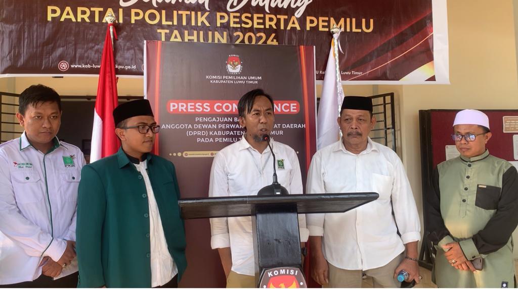 Ketua PKB Luwu Timur Sunawar Arisal resmi mendaftarkan Bakal Calon Legislatif (Bacaleg) di Kantor KPU, Sabtu 13 Mei 2023.