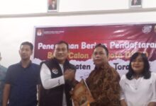 Ketua DPC Ismail Solle pendaftaran bakal calon legislatif (Bacaleg) oleh parpol peserta Pemilu 2024 di Komisi Pemilihan Umum Daerah (KPUD) Tana Toraja